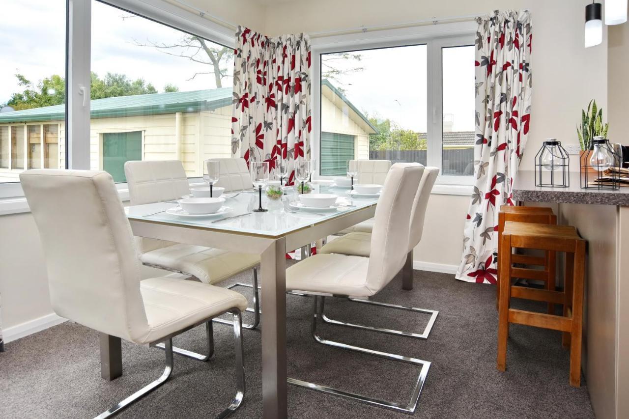 Weston Villa - Spacious & Family Friendly - Bookahome Christchurch Dış mekan fotoğraf